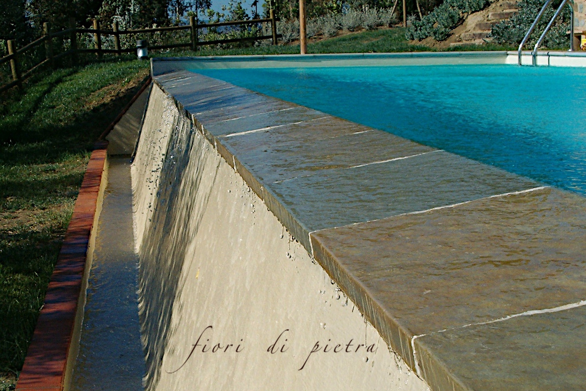 Realizzazione Piscine in pietra IRON BROWN