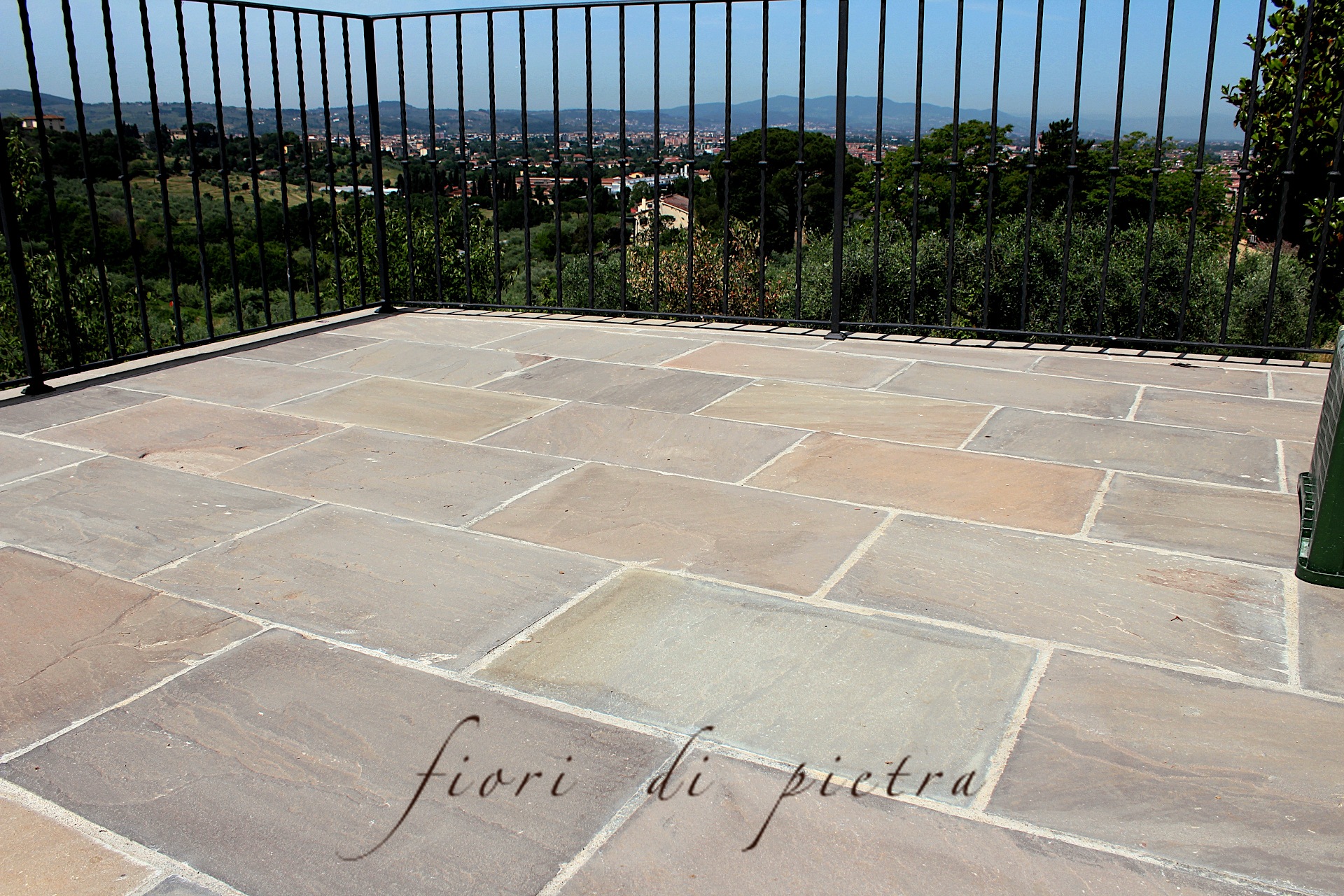 Realizzazione Pavimenti in pietra SAND BROWN