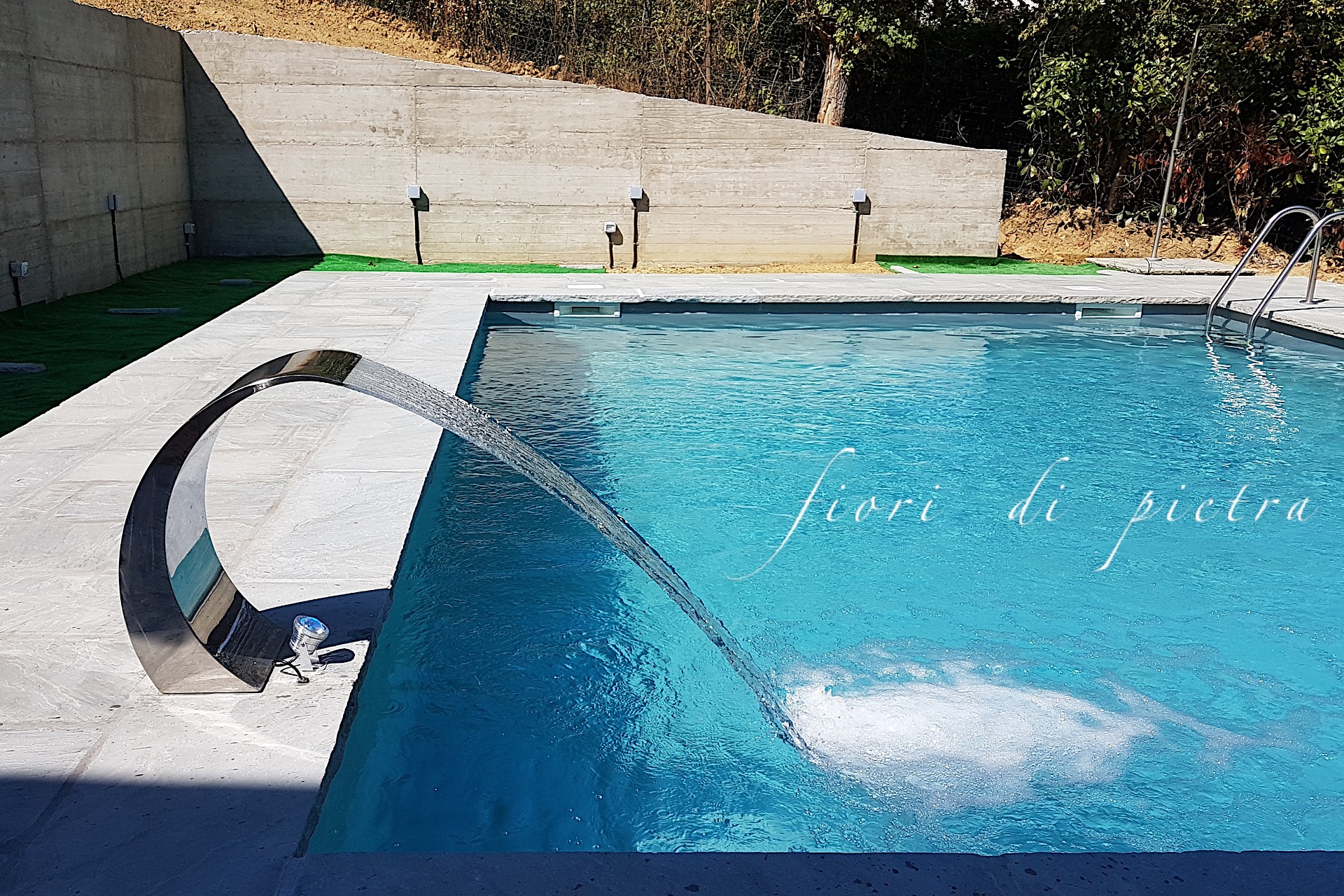 Realizzazione Piscine in pietra SAND GREY