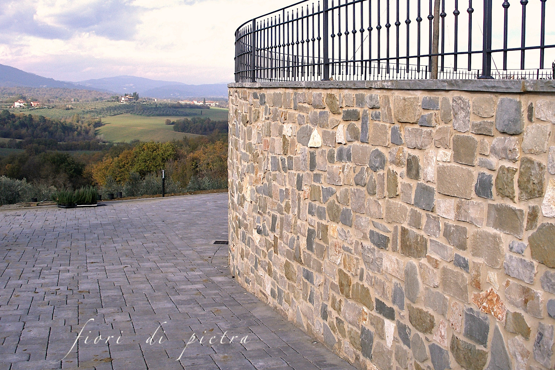 Realizzazione Rivestimenti in pietra Toscana - € 50,00/mq+iva