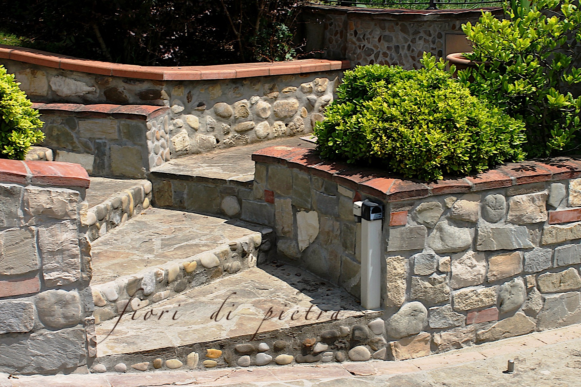 Realizzazione Rivestimenti in pietra Toscana - € 50,00/mq+iva